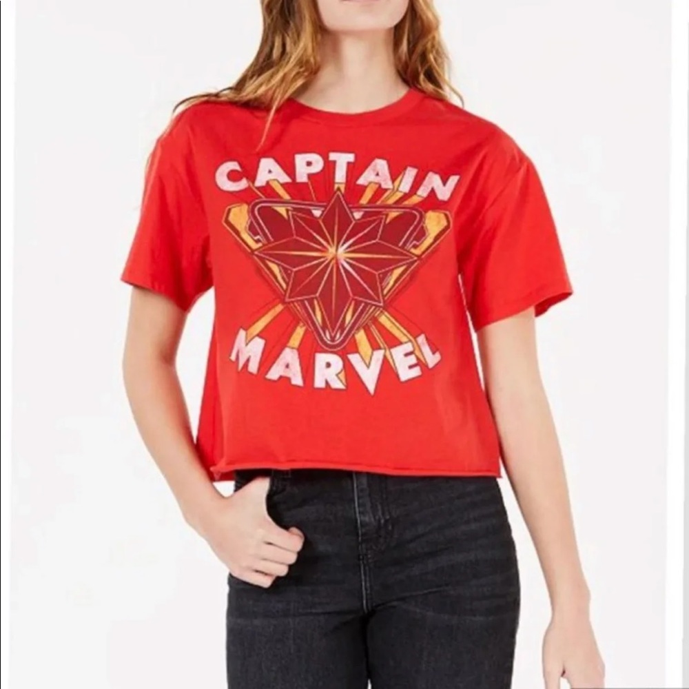NWT Captain Marvel Cropped Shirt LARGE